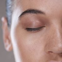 Pele iluminada: Torquatto ensina como alcançar o efeito dewy skin na maquiagem