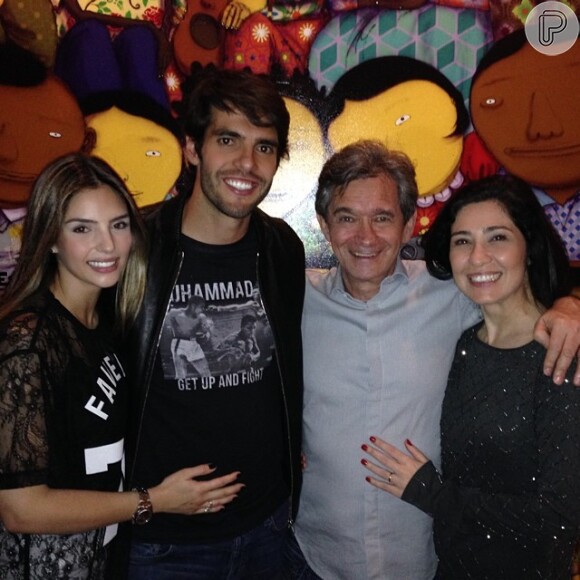 Carol Celico e Kaká prestigiam aniversário de 64 anos de Serginho Groisman, em São Paulo (29 de junho de 2014)