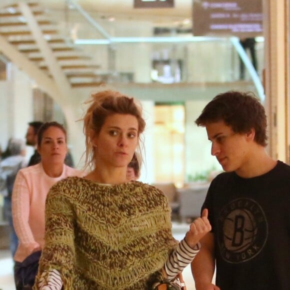 Carolina Dieckmann admitiu sentir falta do convívio com o filho mais velho, Davi