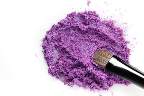 A cor ultra violet foi escolhida pela Pantone como o pigmento do ano e está servindo de inspiração para muitos estilistas