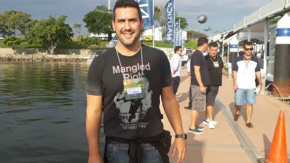 André Marques visita feira náutica e negocia compra de barco: 'Para curtir'