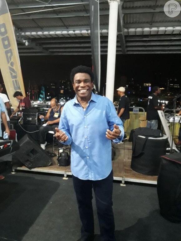 O cantor Neguinho da Beija-Flor se apresentou na noite de sábado, 21 de abril de 2018 no estande da Quadricenter, na feira náutica Rio Boat Show