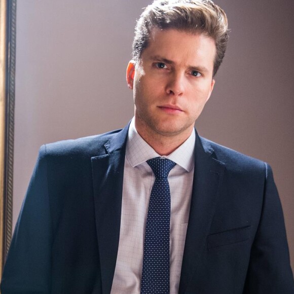Thiago Fragoso será substituído por um dublê nas gravações da reta final da novela 'O Outro Lado do Paraíso'