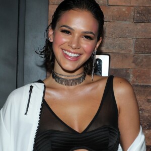 Bruna Marquezine recebeu elogio de Sasha Meneghel pela foto com maiô cavado: 'Deusinha'