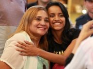 Ex-BBB Gleici tira foto com fãs em aeroporto do Rio ao embarcar para o Acre