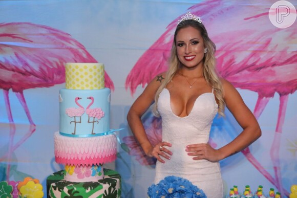 A ex-'BBB18' Jéssica Müeller comemorou os 27 anos com uma festa de aniversário na casa Collosso, no Recreio, zona oeste do Rio de Janeiro, no domingo, 22 de abril de 2018
