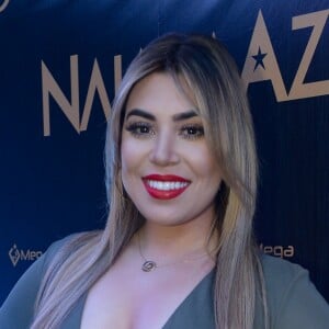 A cantora Naiara Azevedo é adepta de looks justos e curtos