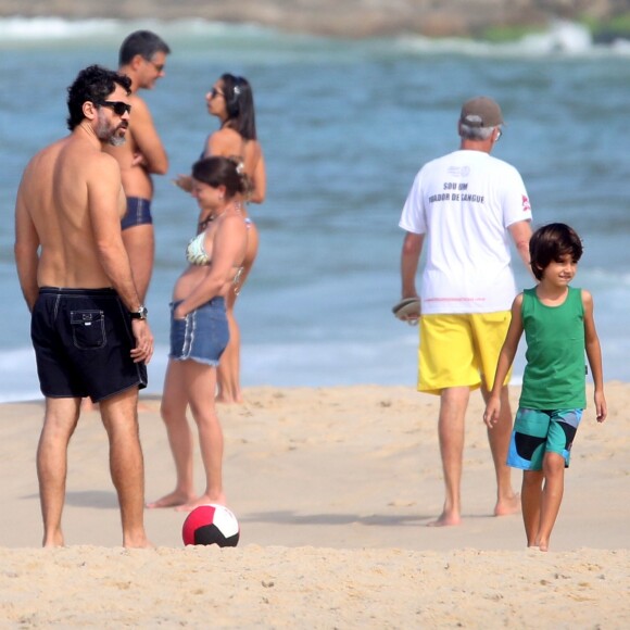 Eriberto Leão se diverte em folga de novela 'O Outro Lado do Paraíso' com o filho mais velho, João