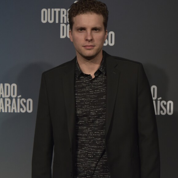 'O cronograma de gravação de 'O Outro Lado do Paraíso' foi alterado para preservar a trama do personagem, e segue sem perdas para a história', informou a nota da emissora sobre Thiago Fragoso