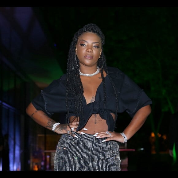 Ludmilla explica escolha do look: 'Tem uma semana que escolhi. Sou muito indecisa e não sabia como ia me vestir, aí preferi escolher com antecedência'