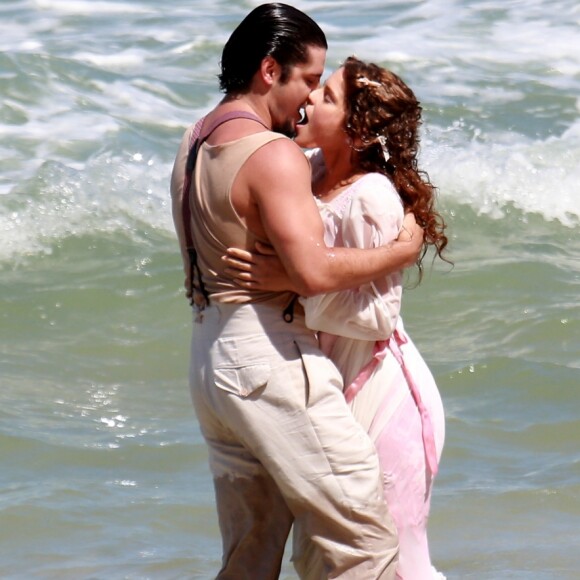 Personagem de Isabella Santoni na novela 'Orgulho e Paixão', Charlotte, enviada para o exterior por transar antes do casamento, vai lutar por seus direitos assim como outras mulheres da história