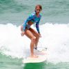 Isabella Santoni passou a trocar as festas pela prática de surfe