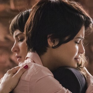 Adriana (Julia Dalavia) e Clara (Bianca Bin) são irmãs na novela 'O Outro Lado do Paraíso