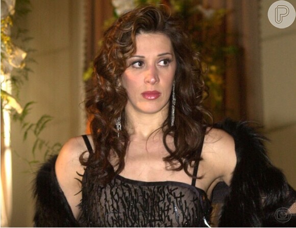 Em 'As Filhas da Mãe' (2001), Claudia Raia viveu a transexual Ramona. Para compor a personagem a atriz apostou em um look longo e repicado