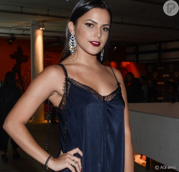 Ex Bbb Emilly Ara Jo Investe Em Slip Dress Para Assistir Desfile Do Spfw Fotos Purepeople