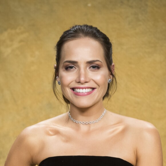 Leticia Colin fala sobre Rosa, sua personagem na novela 'Segundo Sol': 'Em um determinado momento ela começa a se prostituir. O pensamento pode ser de vários modos. Ela é muito feminista e entende que 'meus corpos, minhas regras'