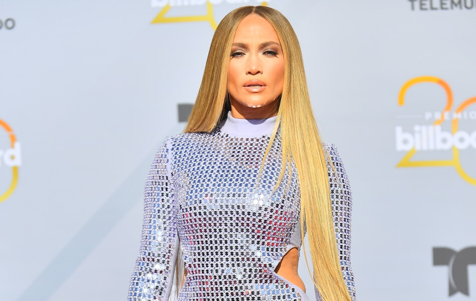 Jennifer Lopez Aposta Em Cabelo Longo E Vestido De Lantejoulas Em ...