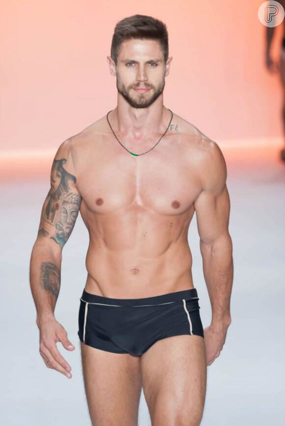 Jonas Sulzbach foi um dos modelos que passaram pela 45° edição do São Paulo Fashion Week