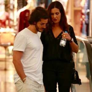 Fátima Bernades não gosta que comparem seu namoro com Túlio Gadêlha ao seu antigo casamento com William Bonner