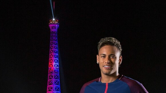 Neymar tem 'excelente recuperação' e já não precisa ficar com pé imobilizado