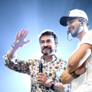 Luan Santana e o Padre Fábio de Melo cantaram juntos em show do sertanejo