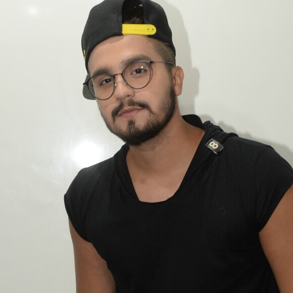 Luan Santana adiou os planos de casamento com Jade Magalhães