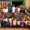 Giovanna Ewbank e Gagliasso, em viagem ao Malauí, visitam creche e postam foto em rede social nesta segunda-feira, dia 30 de abril de 2018