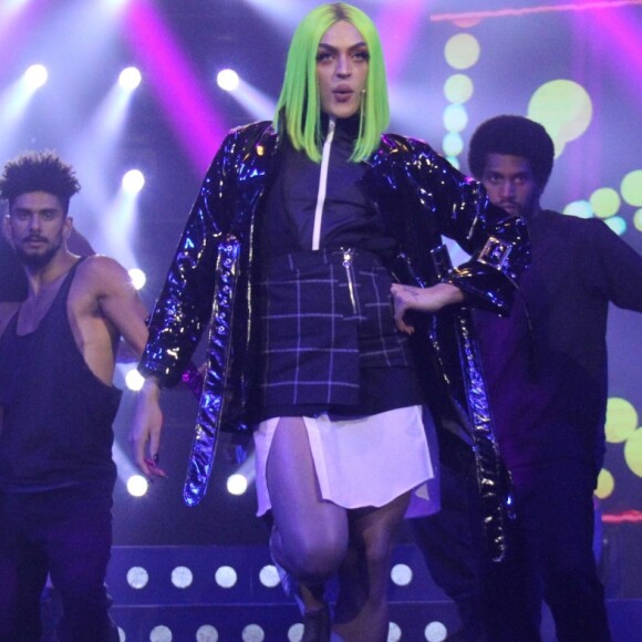 'O palco está incrível, tenho até um closet no meio do cenário e uma plateia', contou Pabllo Vittar