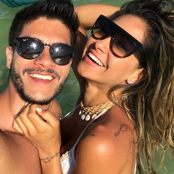 Grávida de Arthur Aguiar, Mayra Cardi está no quarto mês