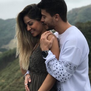 Mayra Cardi e Arthur Aguiar decidiram que a filha se chamará Sophia