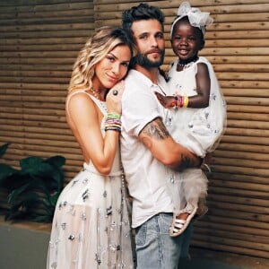 Giovanna Ewbank elogiou Bruno Gagliasso, com quem é casada desde 2010 e adotou Títi, de 4 anos: 'Obrigada por todos os momentos vividos ao seu lado, você é um ser humano único que me inspira a cada dia!'