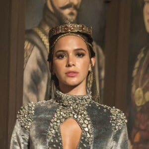 Catarina (Bruna Marquezine) planeja que Amália (Marina Ruy Barbosa) seja morta nos próximos capítulos da novela 'Deus Salve o Rei': 'Logo estará queimando em uma fogueira como se fosse uma bruxa!'