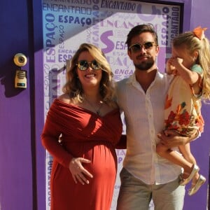 'Meu amor com 8 meses de gravidez! A mais linda!', escreveu Rafael Cardoso na foto postada por ele da mulher, Mariana Bridi