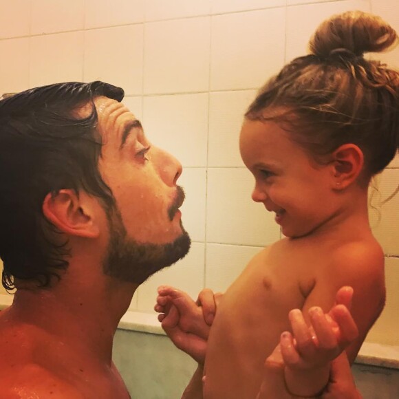 Coruja, Rafael Cardoso se derreteu na legenda de uma foto de Mariana Bridi postada por ele