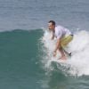 Paulinho Vilhena curtiu as ondas da praia do Recreio dos Bandeirantes na manhã desta quinta-feira, 3 de julho de 2014. Apaixonado pelo surfe, o ator sofreu algumas quedas de sua prancha durante a prática do esporte