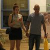 Ana Clara caminha em shopping de mãos dadas com o pai, Ayrton