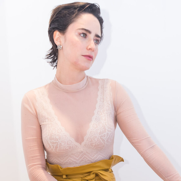 Fernanda Vasconcellos aposta em calça de R$ 4390 mil da 'Nkstore' para evento na zona sul do Rio de Janeiro