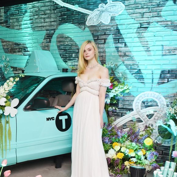 Elle Fanning é garota-progaganda da nova coleção da Tiffany & Co.