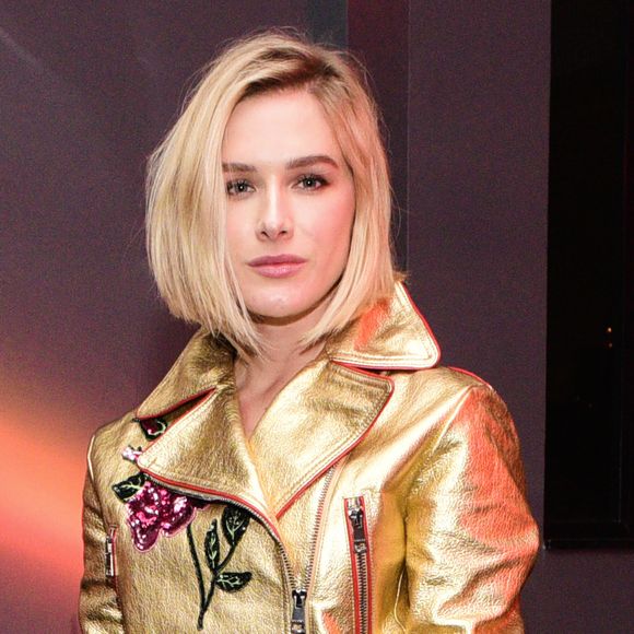 Fiorella Mattheis fala sobre a sua preferência de maquiagem: 'Gosto da pele muito leve, sem parecer que está maquiada, e iluminada nos pontos certos, só sei fazer maquiagem básica e um delineado gatinho, que só sei fazer em mim'