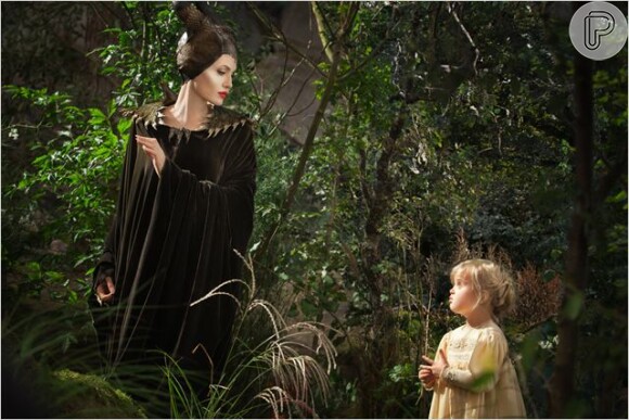 A filha caçula de Angelina Jolie e Brad Pitt Vivienne desempenhou o papel da Bela Adormecida enquanto criança