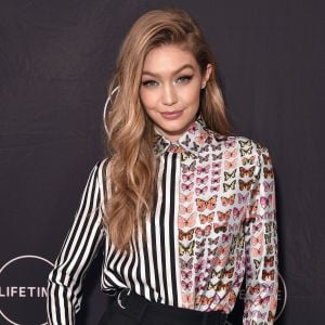 Gigi Hadid e 'Vogue Italia' se retratam por capa acusada de racismo em postagens nas redes sociais