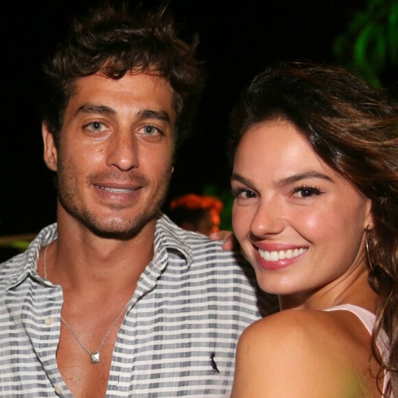 Isis Valverde e o modelo André Resende esperam um menino
