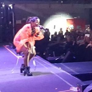 Anitta se apresenta para estádio lotado ao cantar em Madri, capital espanhola, nesta sexta-feira, dia 04 de maio de 2018