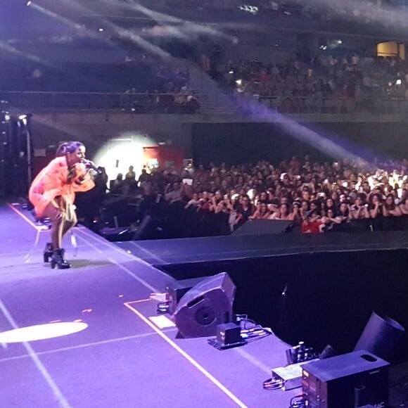 Anitta se apresenta para estádio lotado ao cantar em Madri, capital espanhola, nesta sexta-feira, dia 04 de maio de 2018