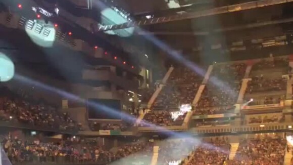 Anitta foi recebida por uma multidão de fãs em show na Espanha