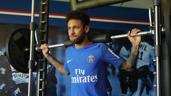 Neymar volta a treinar no PSG após lesão no pé. 'Que alegria', diz Thiago Silva