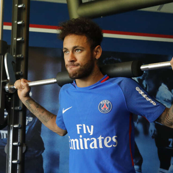 Neymar volta a treinar pelo Paris Saint-Germain, em 5 de maio de 2018