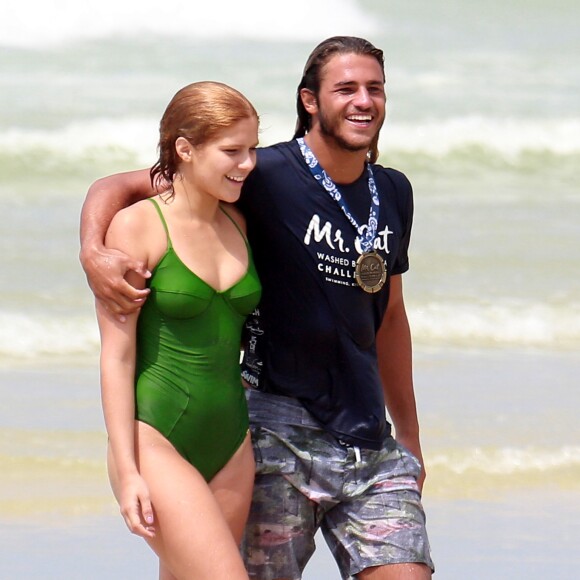 Isabella Santoni e Caio Vaz assumiram o namoro há pouco tempo