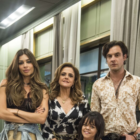 Sophia (Marieta Severo) renegou Estela (Juliana Caldas), sua filha com nanismo na novela 'O Outro Lado do Paraíso'