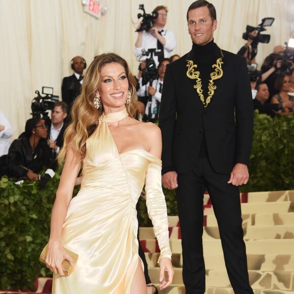 Gisele Bündchen explicou que o vestido Versace era totalmente sustentável